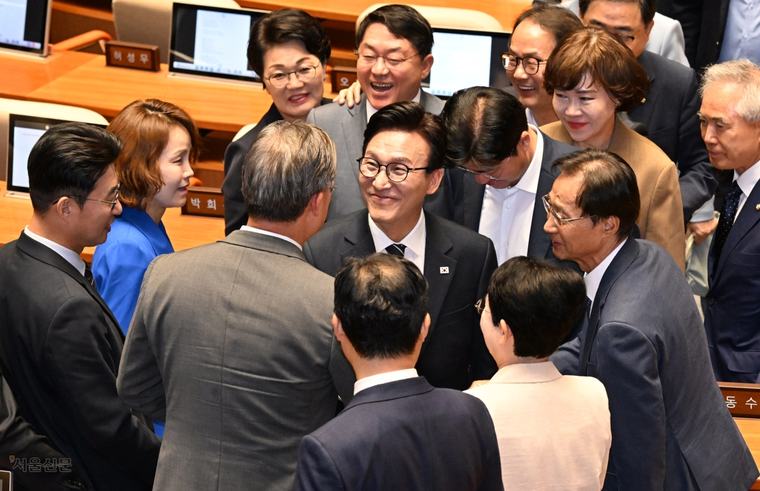 김민석 “권력구조 개헌, 국민 원하는 선까지”… 야권엔 협치 제안
