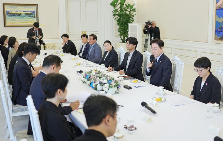 李대통령 “앞으로 할 사회 대개혁에 시민사회 몫 매우 크다”