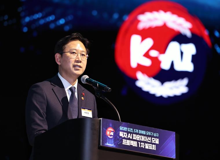전국민 무료 ‘모두의 AI’ 사업자에 카카오·SKT·KT