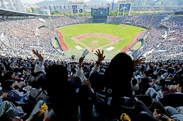 “요즘 야구장 가면 다 ‘이것’ 먹어요”…‘치맥’보다 잘 팔린다는데