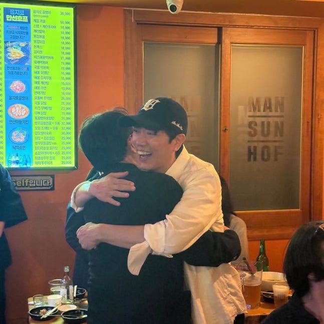 오타로 맺어진 형제, 드디어 만났다…박휘순·박희순 ‘뜨거운 포옹’