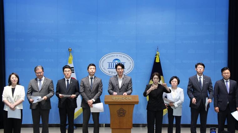 민주 과방위원들 "5·18 모욕한 이진숙, 과방위 떠나야"…국민의힘에 사보임 촉구