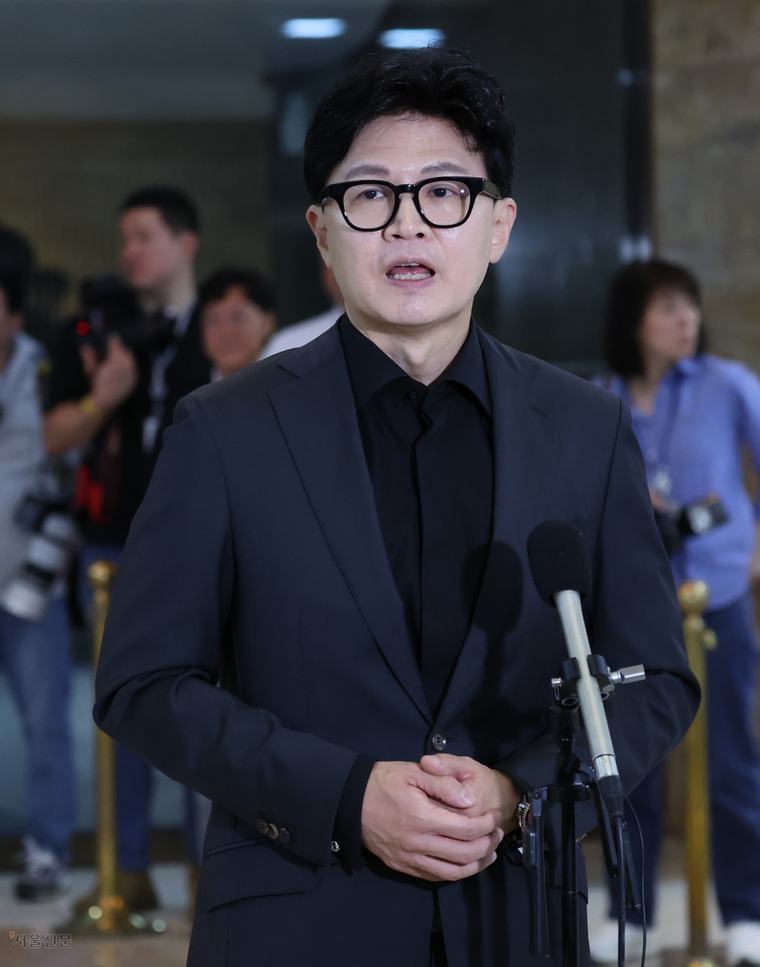 “최재성” 통화 녹취록 또 공개… 한동훈 활약에 속내 복잡한 野