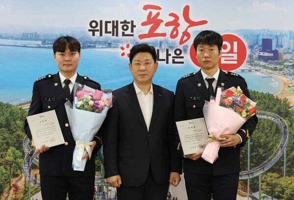 박용선 시장, 포항 '보릿돌교' 붕괴사고 17명 구조 해경에 표창 수여