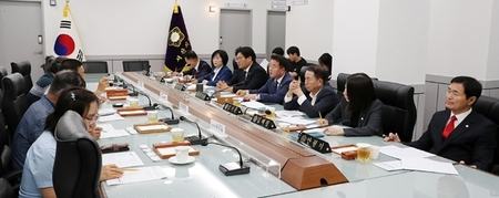 서산시의회 산업건설위원회, (사)전국아파트입주자대표회의연합회와 간담회 가져