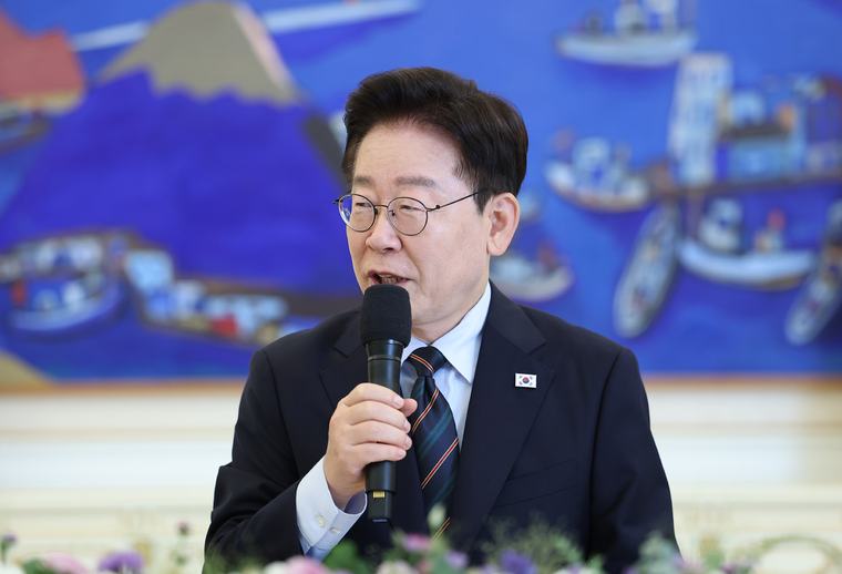 [속보] 이재명 대통령 지지율 37.4%…8주 연속 하락 취임 후 최저 [리얼미터]