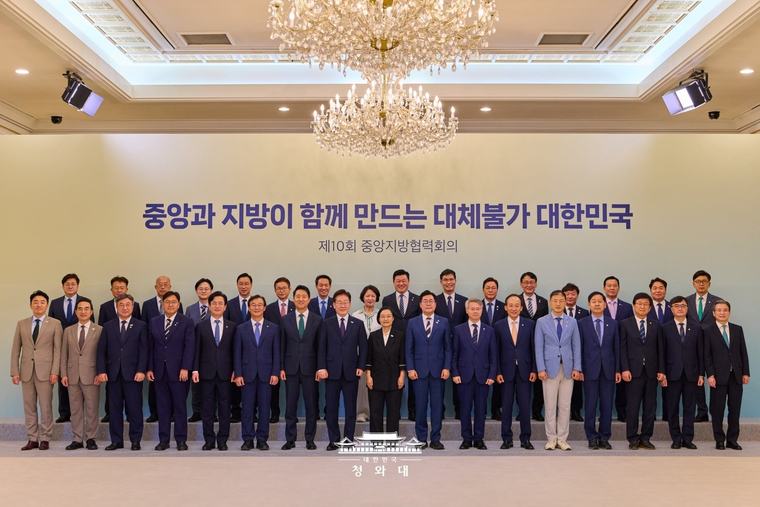 정부는 메가프로젝트를 던졌고, 가장 먼저 삼성 지원한 아산시…오세현 시장, 이재명 대통령 앞에서 ‘권한 달라’