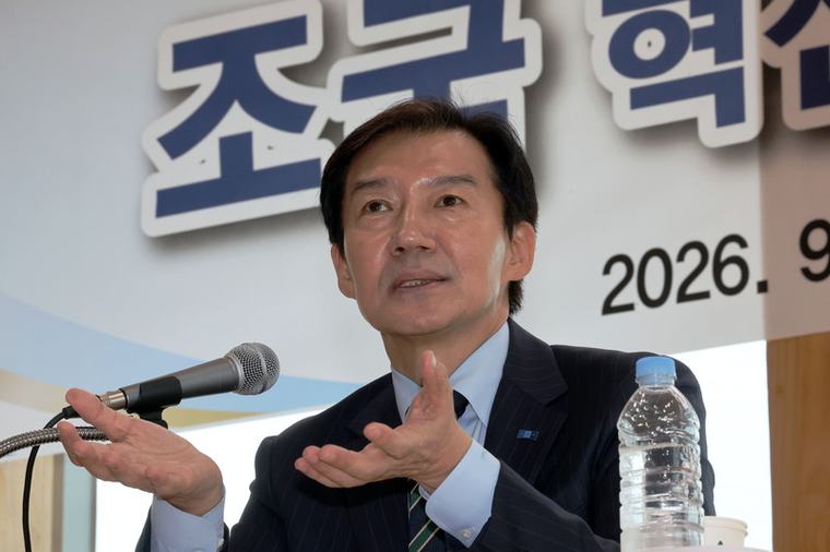 조국 "충정으로 방안 제시하니 오물 던져"…'친명' 저격