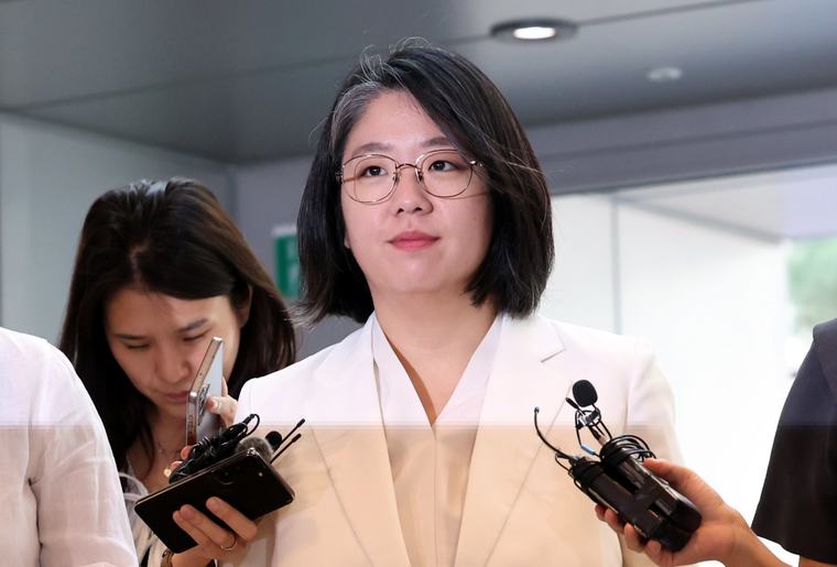 ‘용혜인 논란’ 끌고 가려는 野, 끝내려는 與