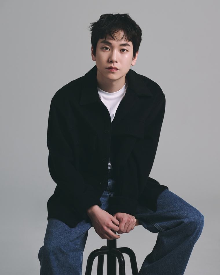 Actor Ahn Seung-gyun signs exclusive contract with Blue Brown