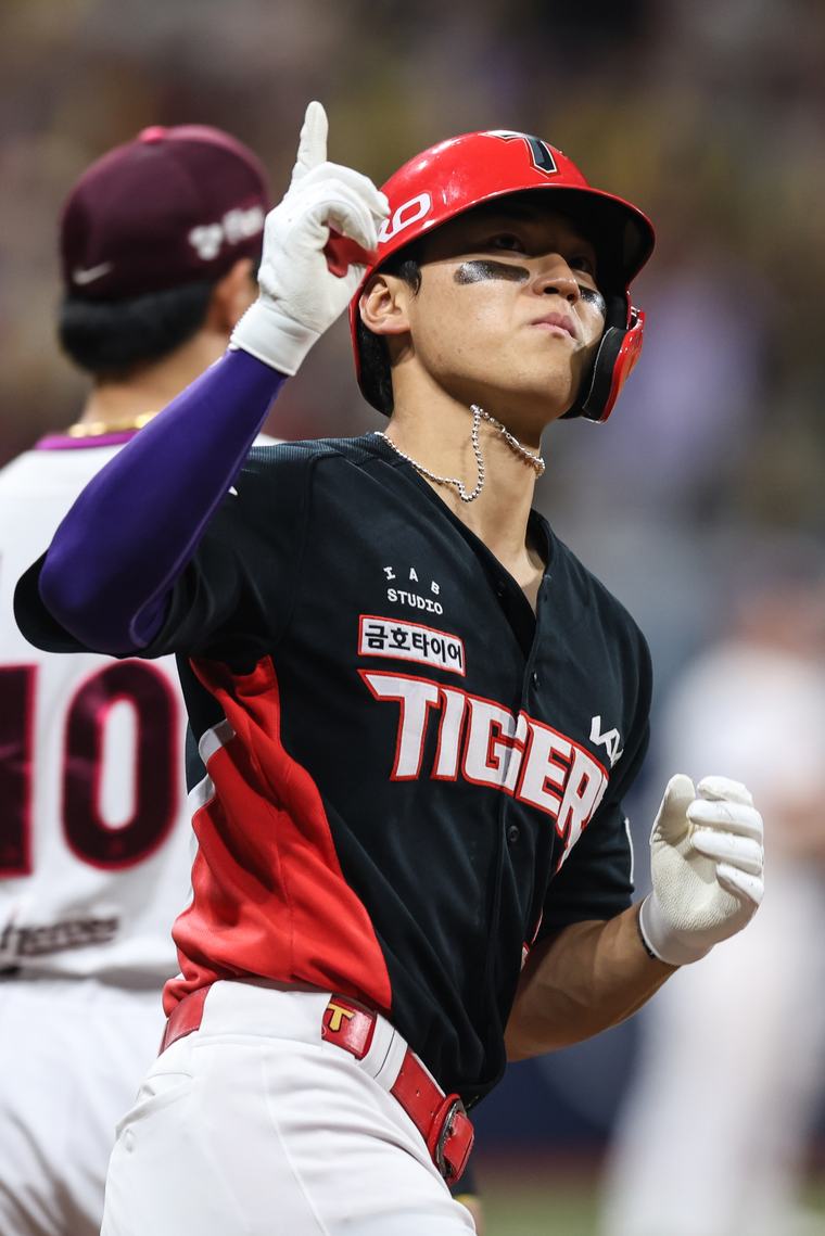 '홈런 공동 1위, 득점·장타율 1위' KIA 김도영, 8월 월간 MVP 선정...개인 통산 세 번째