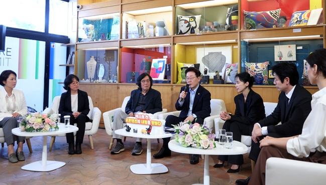 외교/안보 이 대통령 "문화예술 분야 본격 지원…가장 한국적인 게 경쟁력"