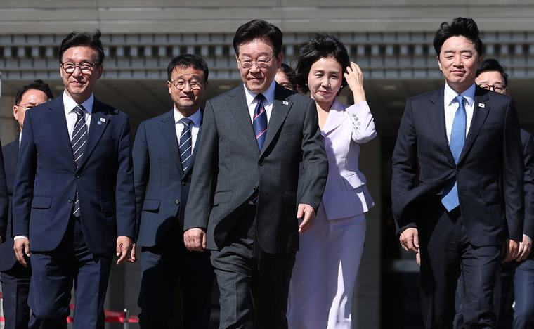 이 대통령, 프랑스 국빈 방문 출발…'전략적 동반자 관계' 내실화