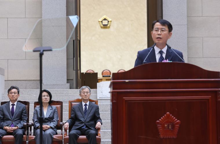 이흥구 대법관 퇴임…"법원 불신 원인 겸허히 인정… 해소 노력해야"