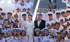 김정은, 구축함 취역식서 한미일 훈련 대응 “해군력, 핵능력 강화”