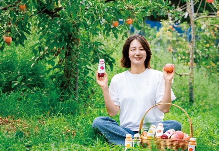 "못생겼다고 맛까지 못생긴 건 아니죠" 착즙기 한 대 들고 전국 누볐다 순위동일