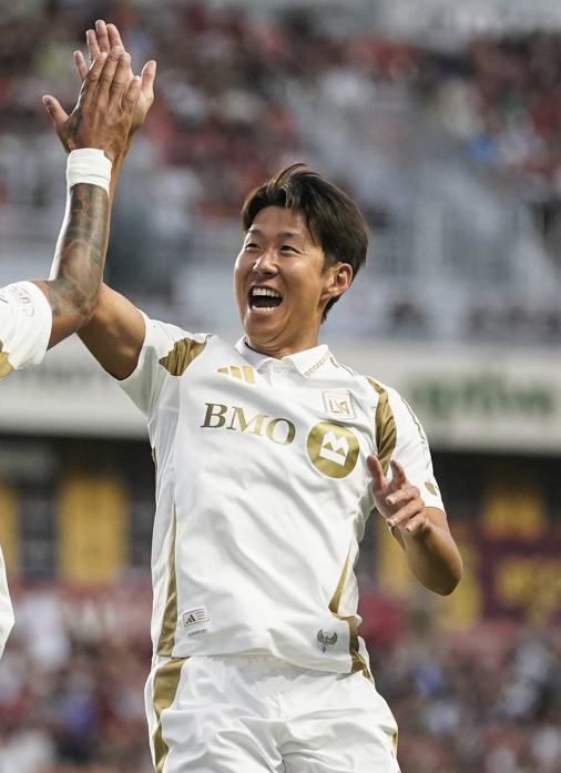 ‘리그 11호 도움’ 손흥민, ‘축구의 신’ 메시와 ‘도움왕’ 경쟁 다시 불붙었다