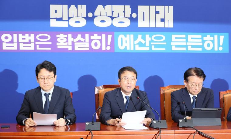 與 “조희대, 대법관 기존 후보군 중에서 신속히 재제청하라”