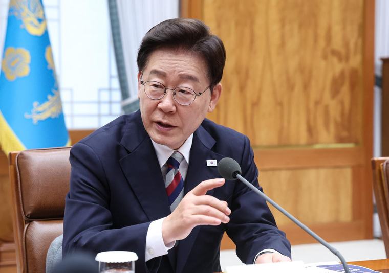 李 “대통령 권한 분배 위해 개헌 필요”…권력구조 개헌 재차 강조