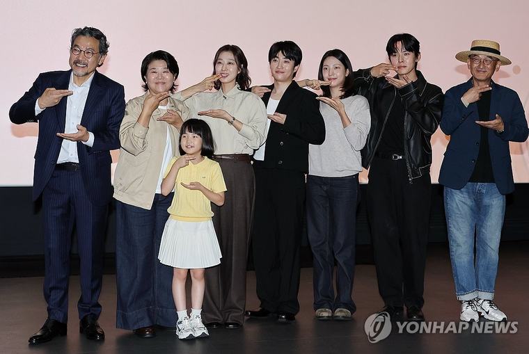 이준익이 ‘세로’로 들여다본 가족…작게 찍고 깊게 담은 ‘아버지의 집밥’ [스경X현장]