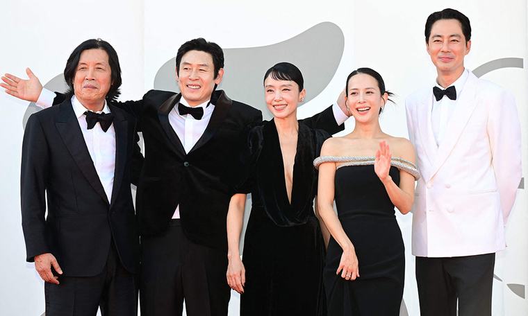이창동 ‘가능한 사랑’, 베니스서 6분 기립박수받아… 외신도 호평