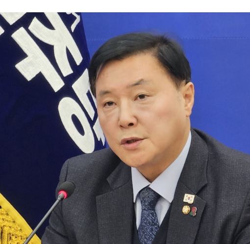 조계원, 한동훈 정조준 “윤석열 황태자 시절 그립나… 악마의 편집장, 캐비닛 출처 밝혀라”