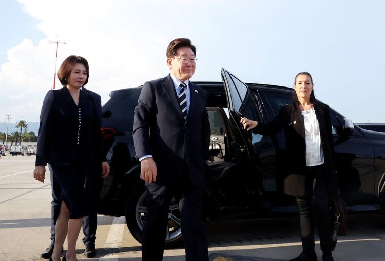 李대통령, 파리 도착…마크롱과 ‘호르무즈’ 협의 논의 주목