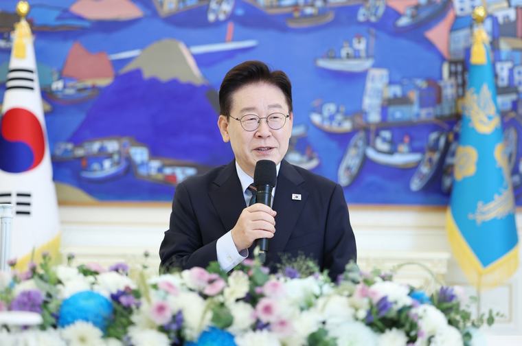 시민사회단체 만난 李대통령 “공정하고 투명한 시스템 작동하는 세상 만들자”
