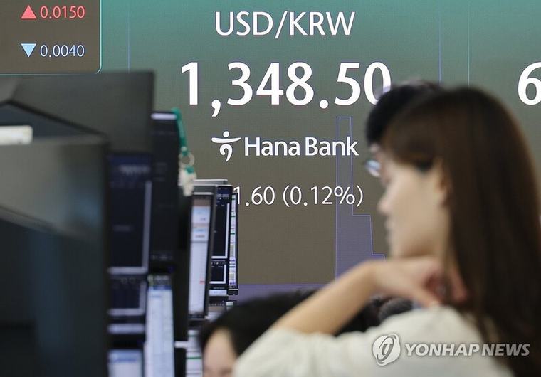 [속보] 원/달러 환율 1,330원대로 하락…1년 11개월만