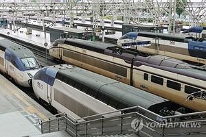 코레일, SR 합병에 흑자 전환 2년 지연 SR과의 합병으로 국내 고속철도 독점 지위를 갖게 된 한국철도공사(코레일)이 향후 3년간 통합에 따른 후폭풍을 겪을 것으로 나타났다. 당초 2027년으로 예상됐던 영업이익 흑자 전...